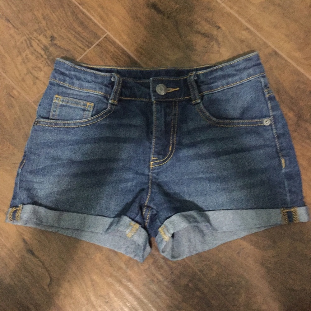Cute denim shorts!